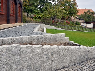 Neugestaltung Garten und Zuwegung